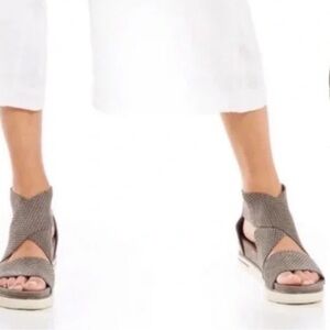 Eileen Fisher Sport Criss Cross Tan Suede Sandals Size 8 Zip Closure